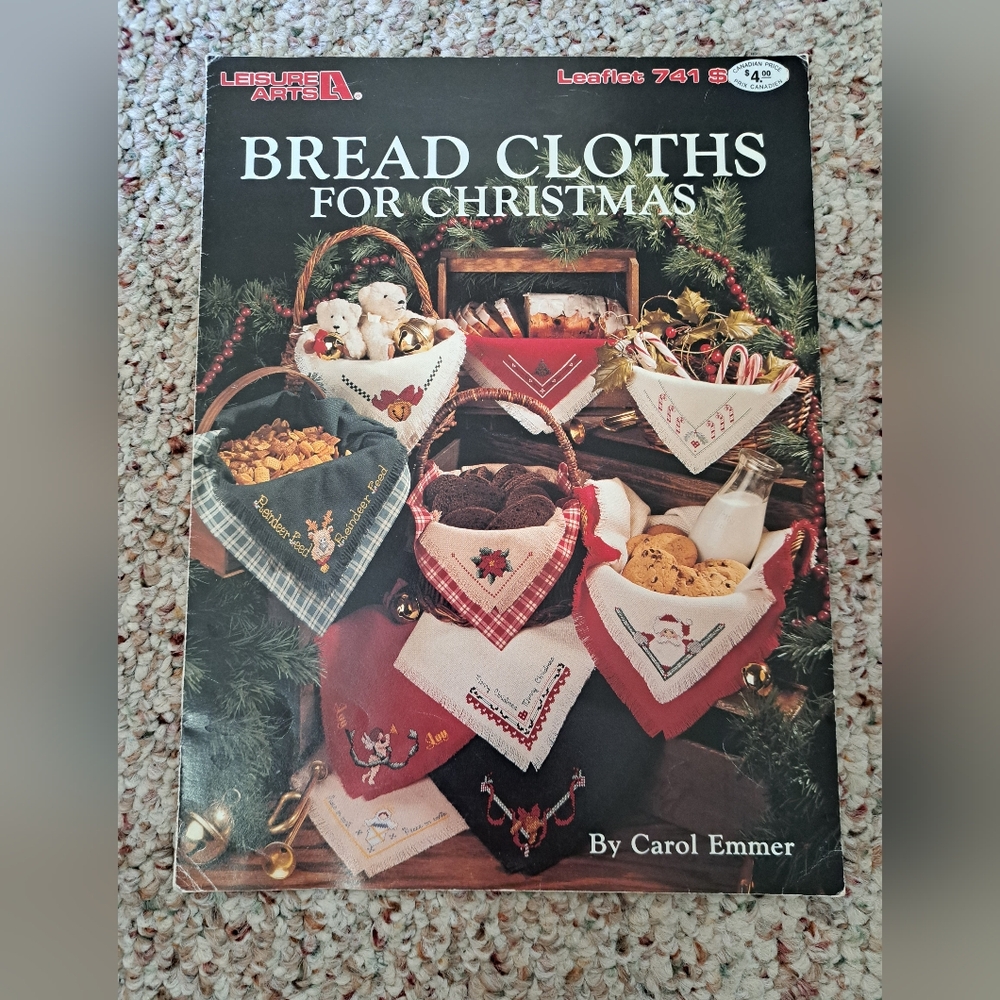 Lot of 2 breadcloth cross stitch pattern booklets & breadcloths